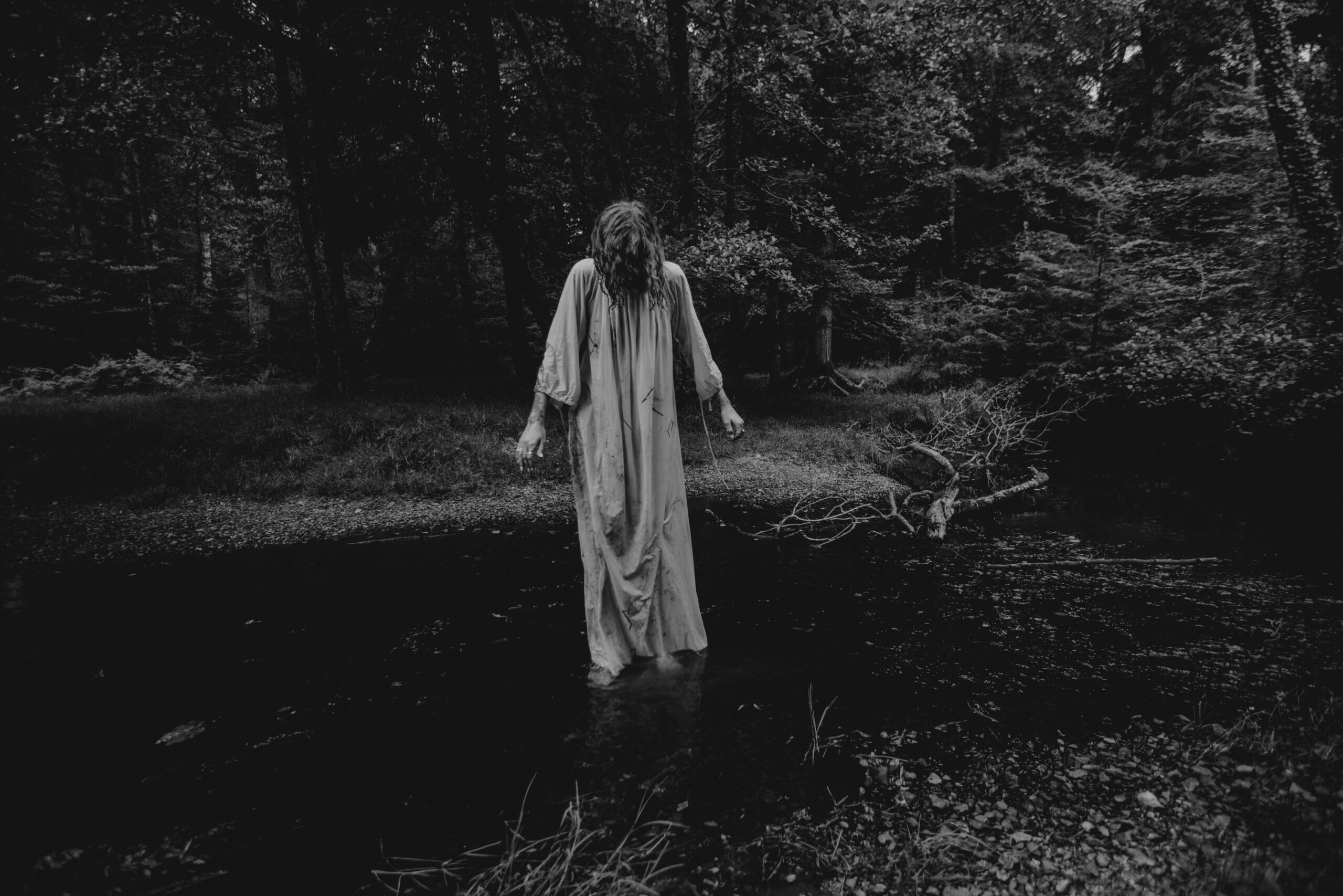 Woman in white dress, in the water, in black and white - Horror photography tips